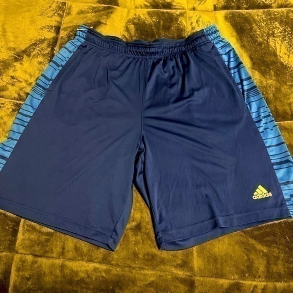 Men’s Adidas Climate shorts Size XL